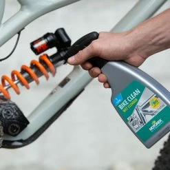 Motorex BIKE CLEANING KIT Kit D'entretien 9 Motorex BIKE CLEANING KIT Kit D'entretien -Magasin de nettoyants Ballistol Motorex Bike Cleaning Kit 305071 c