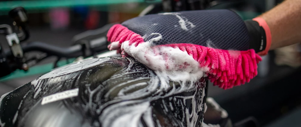 Muc-Off Gant De Nettoyage 2-en-1 Microfibre Wash Mitt 4 Muc-Off Gant De Nettoyage 2-en-1 Microfibre Wash Mitt – Image 4