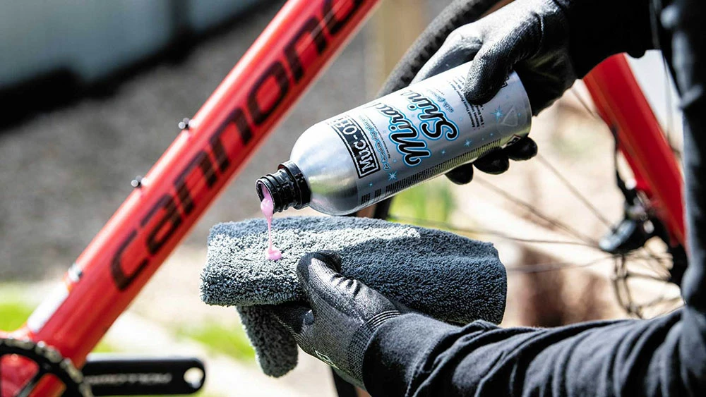 Muc-Off Miracle Shine Polish And Protectant 500ml 2 Muc-Off Miracle Shine Polish And Protectant 500ml – Image 2