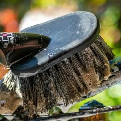 Muc-Off Brosse Soft Washing -Magasin de nettoyants Ballistol Soft Wash Brush Hero PDP Full width lifestyle 1900x crop center