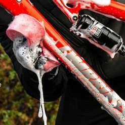 Muc-Off Expanding Sponge Éponge De Nettoyage -Magasin de nettoyants Ballistol Sponge Hero PDP Full width lifestyle 1900x crop center