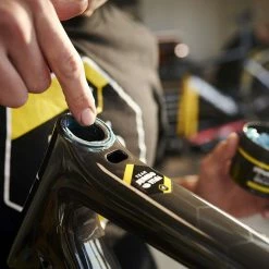 Dynamic Graisse Lubrifiante Universelle Premium 150g 7 Dynamic Graisse Lubrifiante Universelle Premium 150g -Magasin de nettoyants Ballistol bram berkien team jumbo visma dynamic bike care 2021 10